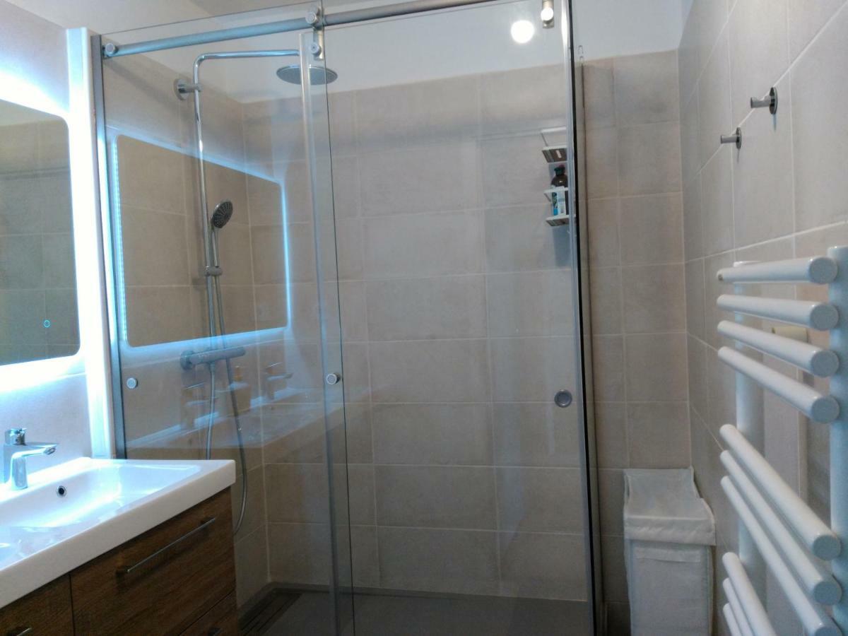 Bel Et Spacieux Appartement De 84 M² Avec Parking Tres Proche Du Metro Garibaldi Lyon Luaran gambar