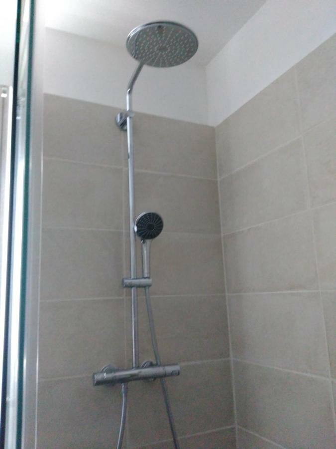 Bel Et Spacieux Appartement De 84 M² Avec Parking Tres Proche Du Metro Garibaldi Lyon Luaran gambar